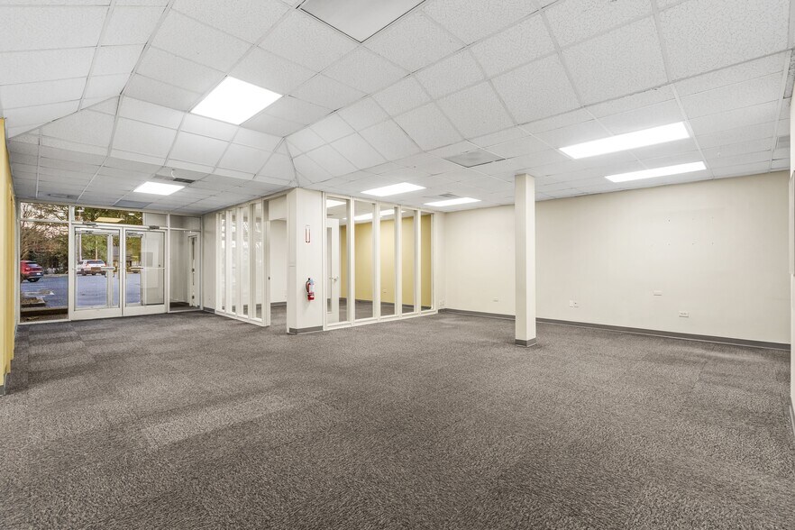 More Photos Of 704 N Cannon Blvd, Kannapolis Bank For Lease