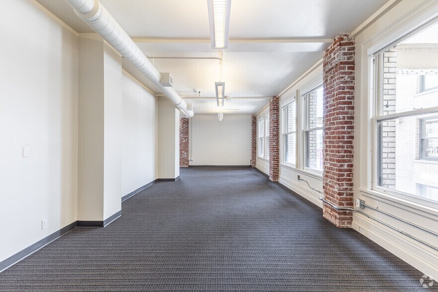More Photos Of 319 SW Washington St, Portland Office For Sale