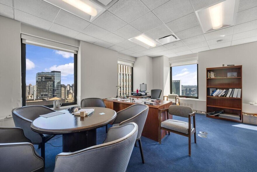 More Photos Of 633 Third Ave, New York Office For Sale