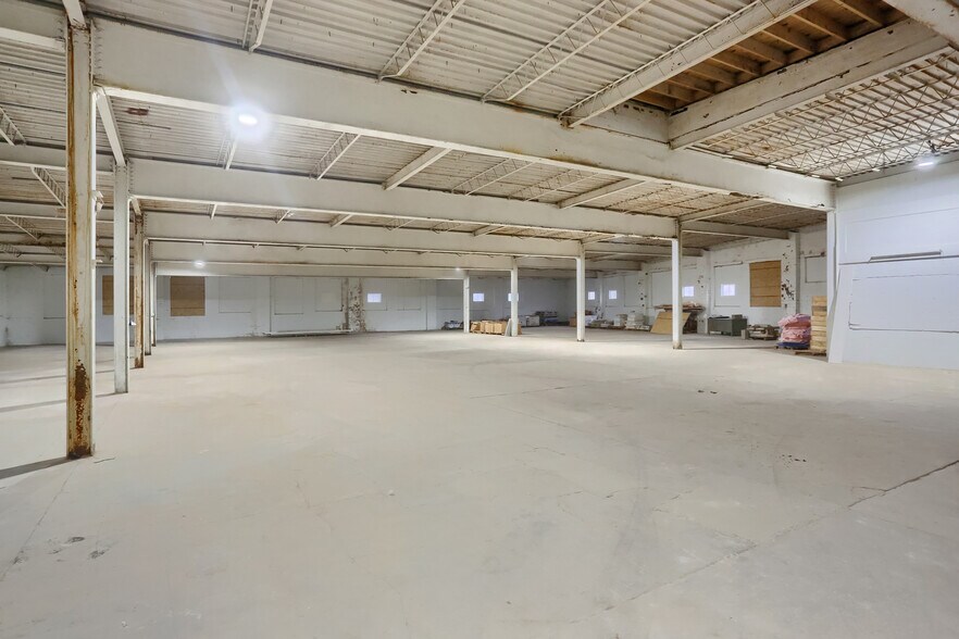 More Photos Of 468 E Washington St, New Castle Manufacturing For Lease