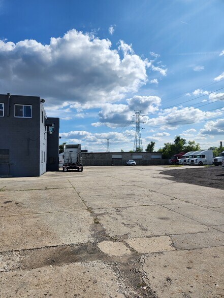 More Photos Of 13507 Auburn St, Detroit Industrial For Sale