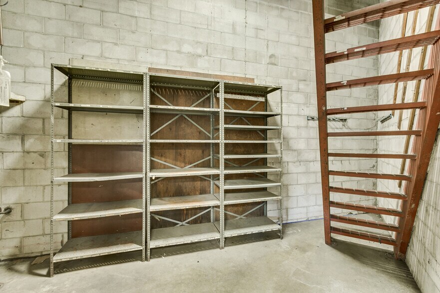 More Photos Of 5500 W Broadway Ave, Minneapolis Storefront Retail Office For Sale