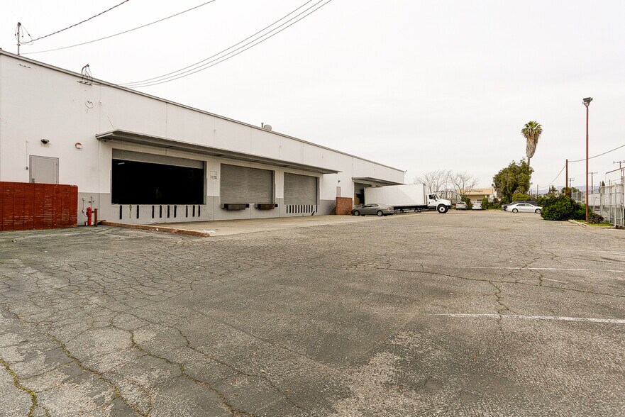 More Photos Of 1439 S Herbert Ave, Commerce Warehouse For Sale