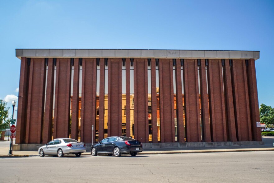 More Photos Of 208 W Reed St, Moberly Office For Sale