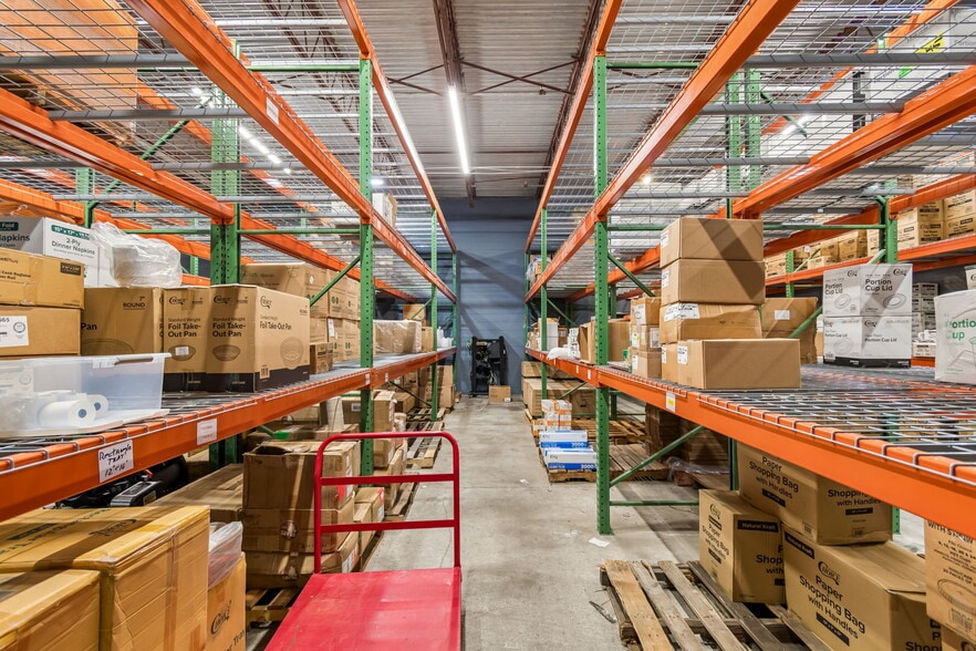 More Photos Of 3667-3691 46th Ave N, Saint Petersburg Warehouse For Sale