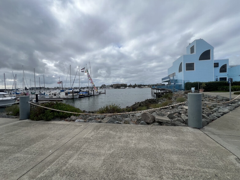 More Photos Of 11 Embarcadero West, Oakland Office For Lease