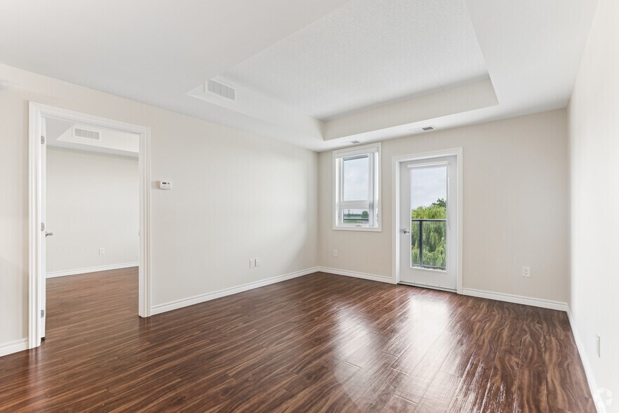 More Photos Of 550 Park Av W, Chatham Apartments For Sale