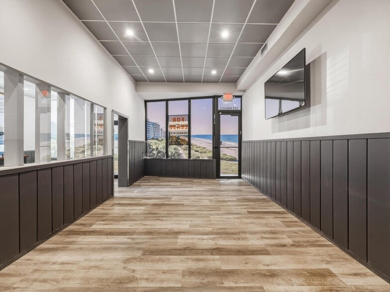 More Photos Of 225 95th St, Surfside Storefront For Lease