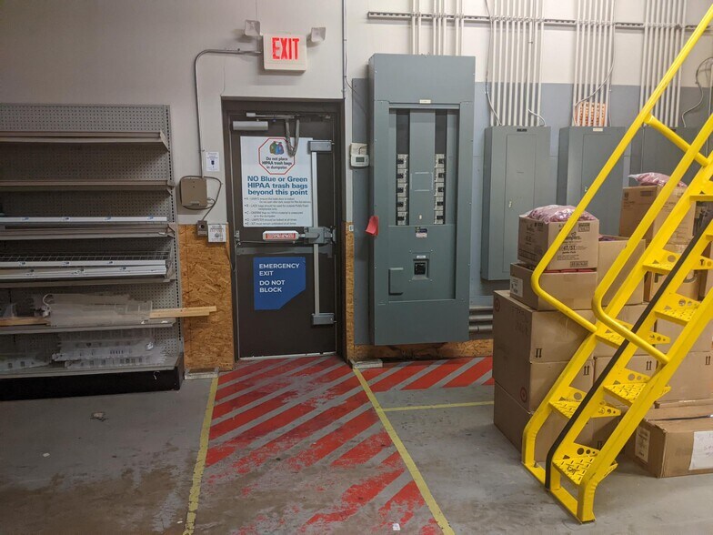 More Photos Of 10 W National Rd, Vandalia Drugstore For Lease