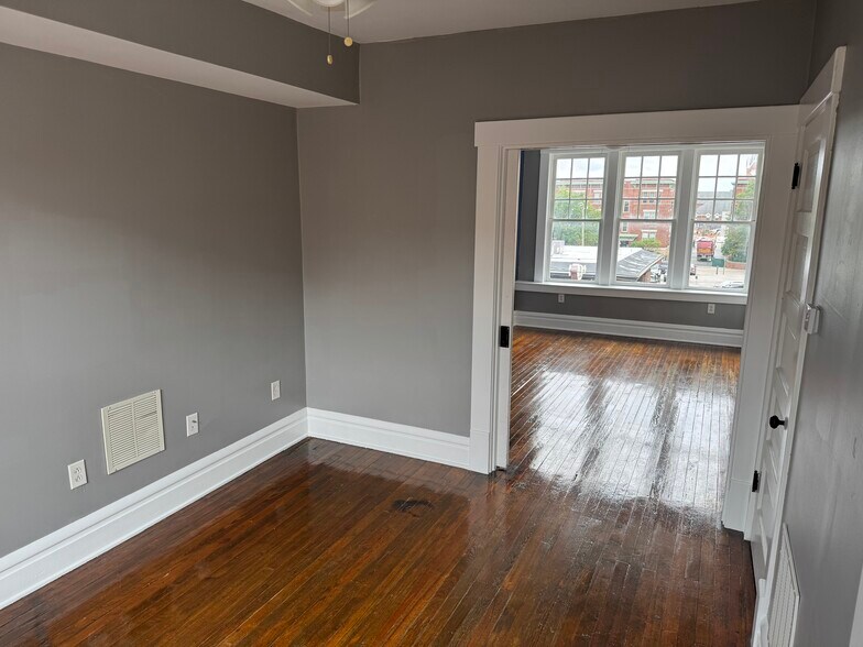 More Photos Of 108-110 E Main St, Columbus Storefront Retail Office For Sale