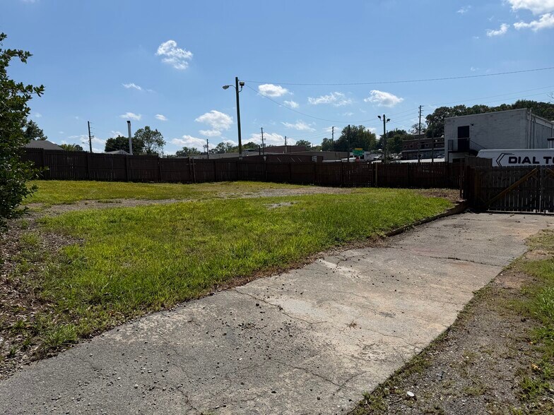 More Photos Of 62 NE Barnes St, Marietta Office For Lease