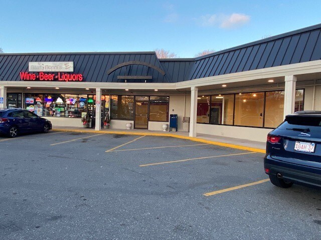 More Photos Of 323 Main St, Saugus Storefront For Lease