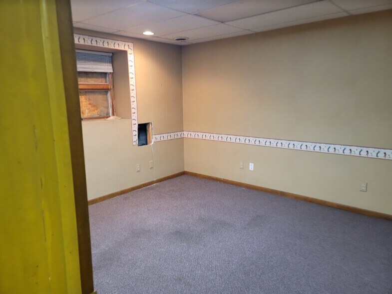 More Photos Of 1900 E Holland Ave, Saginaw Warehouse For Sale