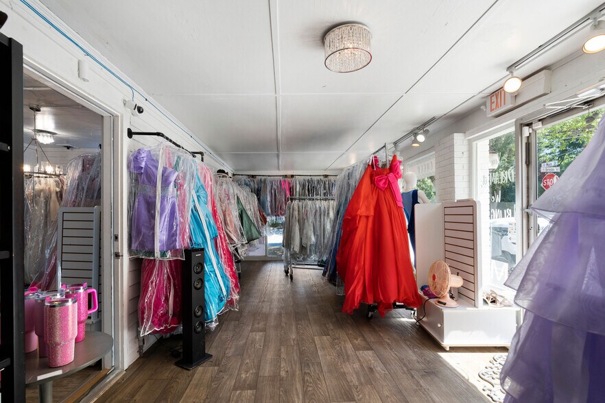 More Photos Of 9010 Main St, Woodstock Freestanding For Sale