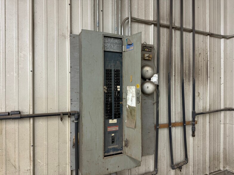 More Photos Of 1011 Stoakes Ave, Sioux Falls Industrial For Lease