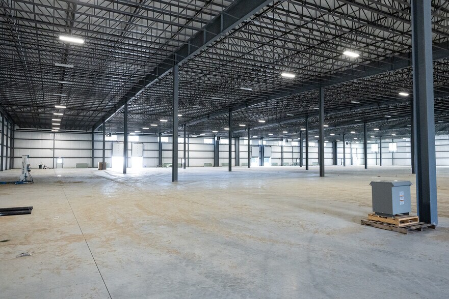 More Photos Of 22 Roberts Lane, Clifton Park Warehouse For Lease