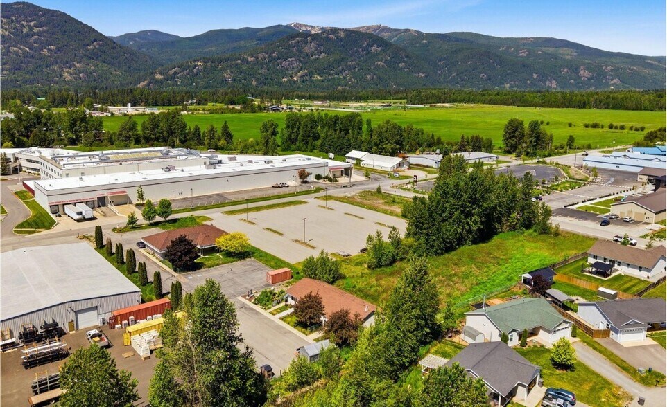 More Photos Of 135 McGhee Rd, Kootenai Flex For Sale