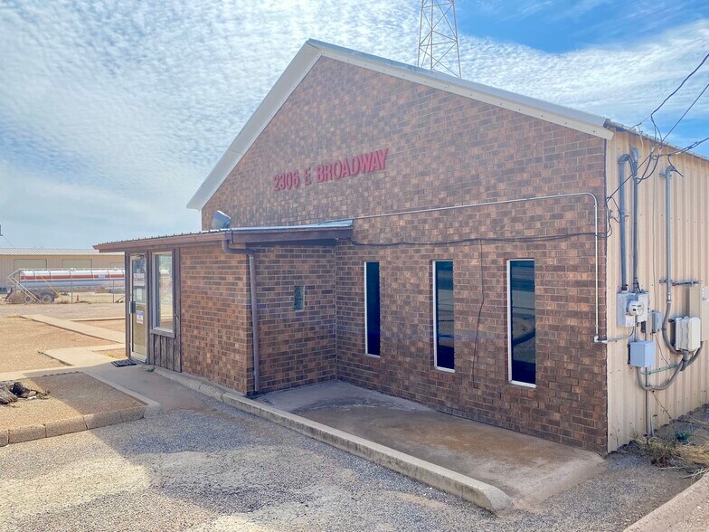 More Photos Of 2306 E Broadway St, Sweetwater Truck Terminal For Lease