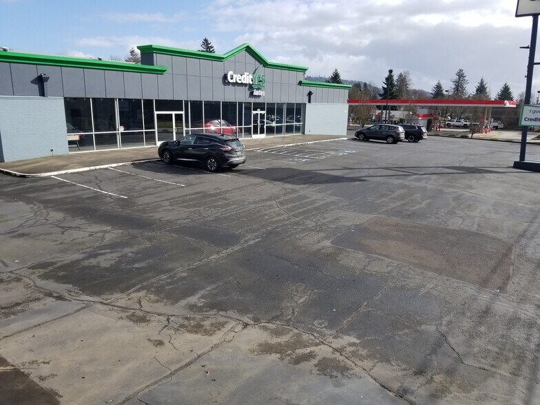 More Photos Of 4616 SE 82nd Ave, Portland Auto Dealership For Lease
