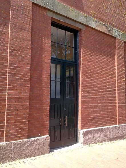 More Photos Of 33 Main St, Nantucket Storefront Retail Office For Lease