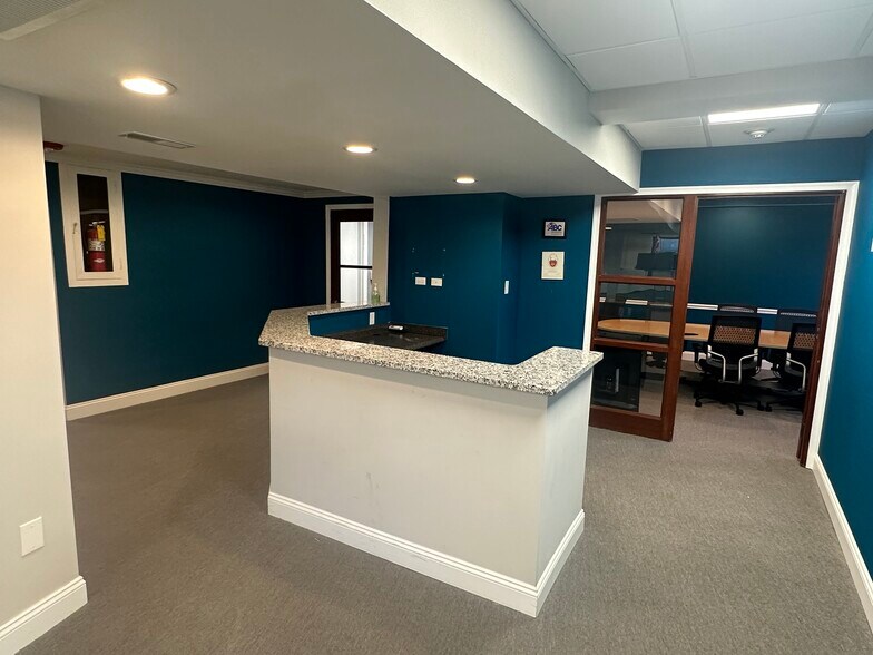 More Photos Of 100 E Main St, Salisbury Office For Lease