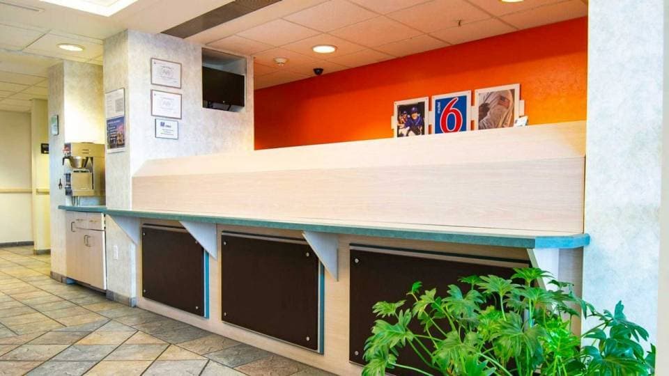 More Photos Of 2120 Summit Ct, Las Cruces Hotel For Sale