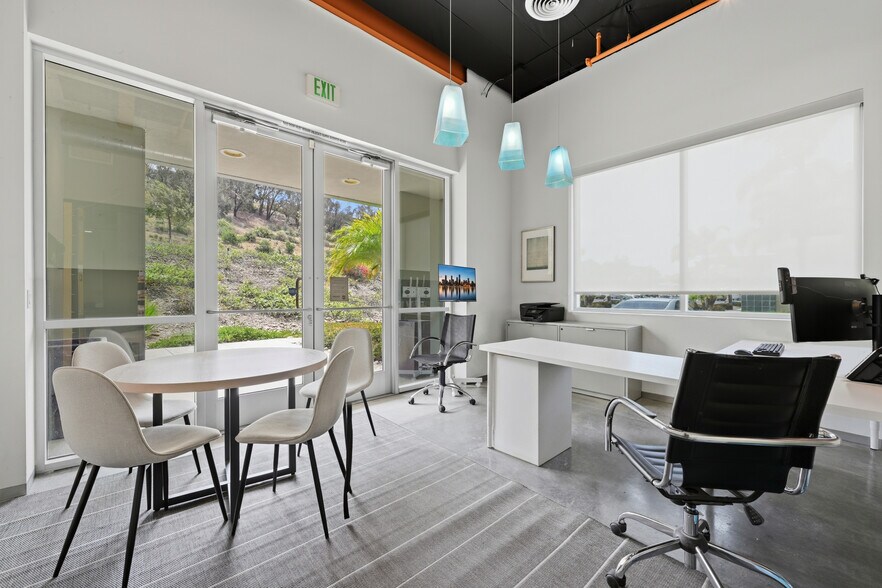More Photos Of 8495 Redwood Creek Ln, San Diego Manufacturing For Sale