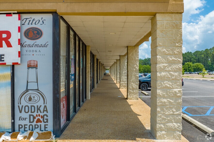 More Photos Of 5750 I 55 South, Byram Storefront For Sale