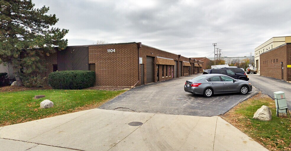 More Photos Of 1100-1104 N Ridge Ave, Lombard Warehouse For Lease