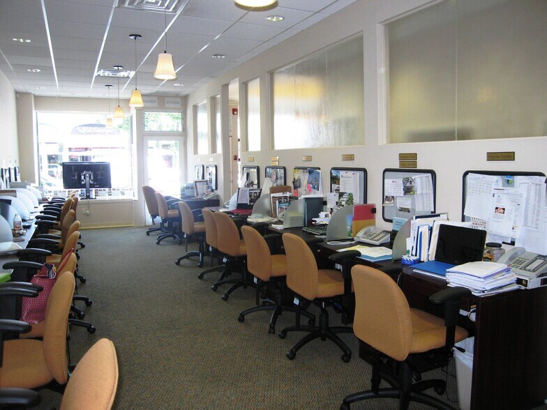 More Photos Of 17 1/2 Park Pl, Bronxville Storefront Retail Office For Sale