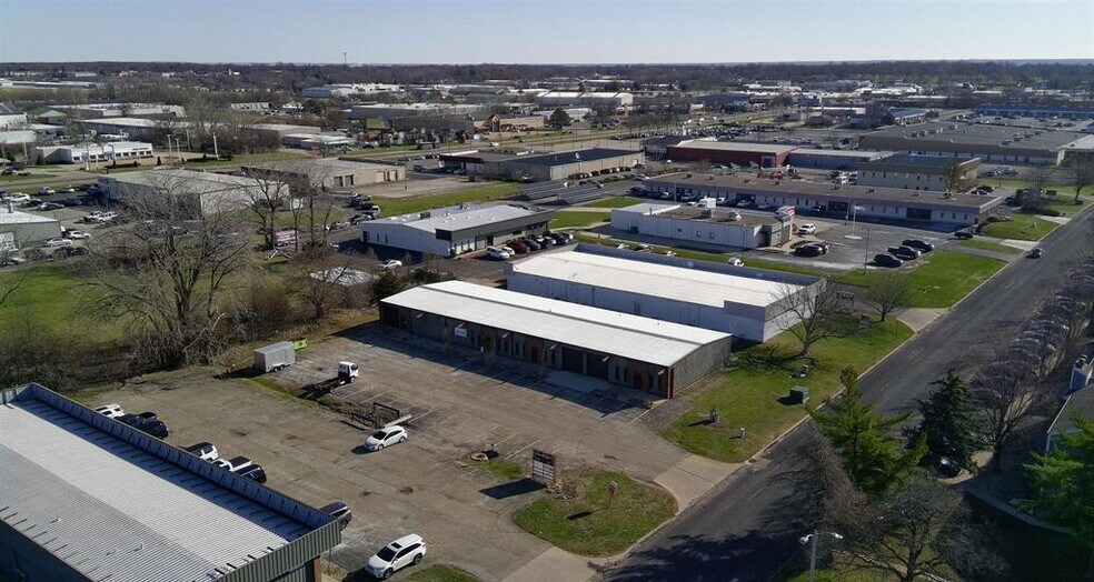 More Photos Of 1703 Candletree Dr, Peoria Warehouse For Lease