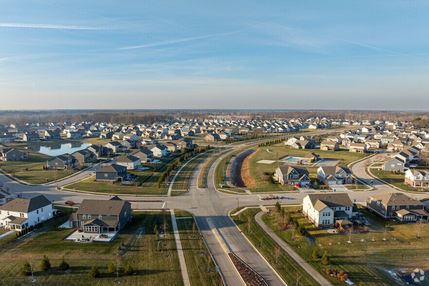 More Photos Of 15836 Southeastern Pky, Fishers Land For Lease
