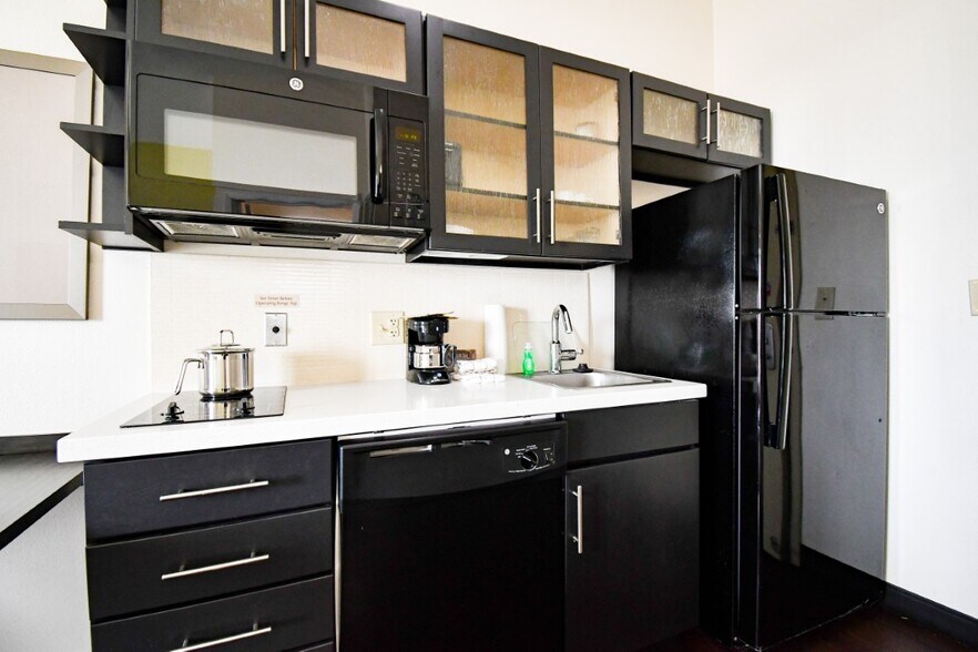 More Photos Of 304 Business Park Dr, Kenedy Hotel For Sale