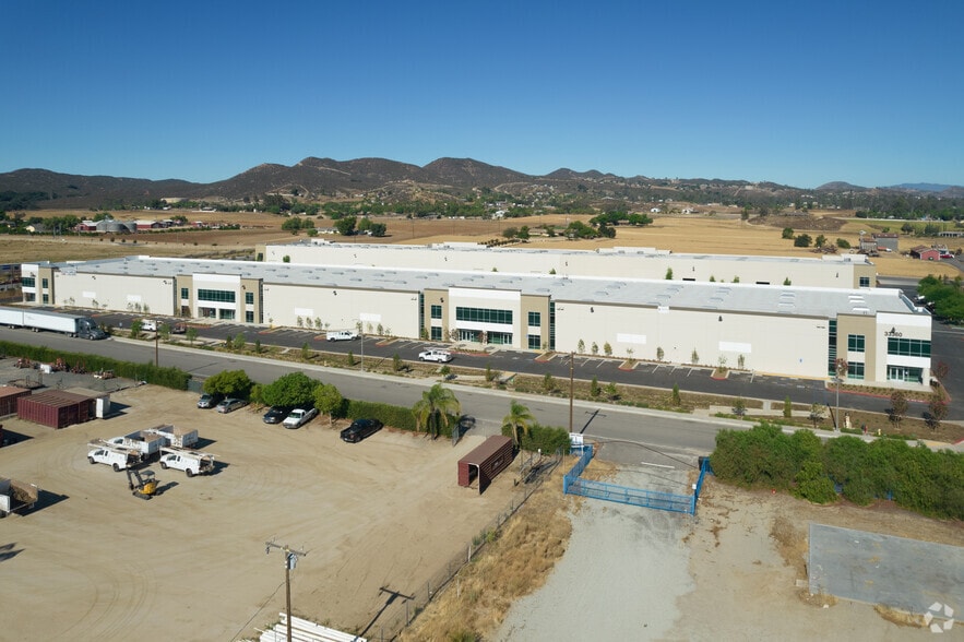 More Photos Of 33360 Zeiders Rd, Menifee Warehouse For Lease