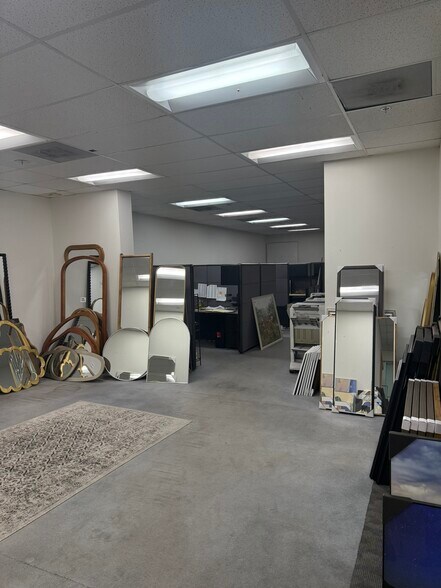 More Photos Of 9200 Gazette Ave, Chatsworth Warehouse For Lease