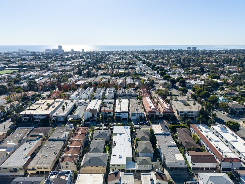More Photos Of 827 18th St, Santa Monica Apartments For Sale
