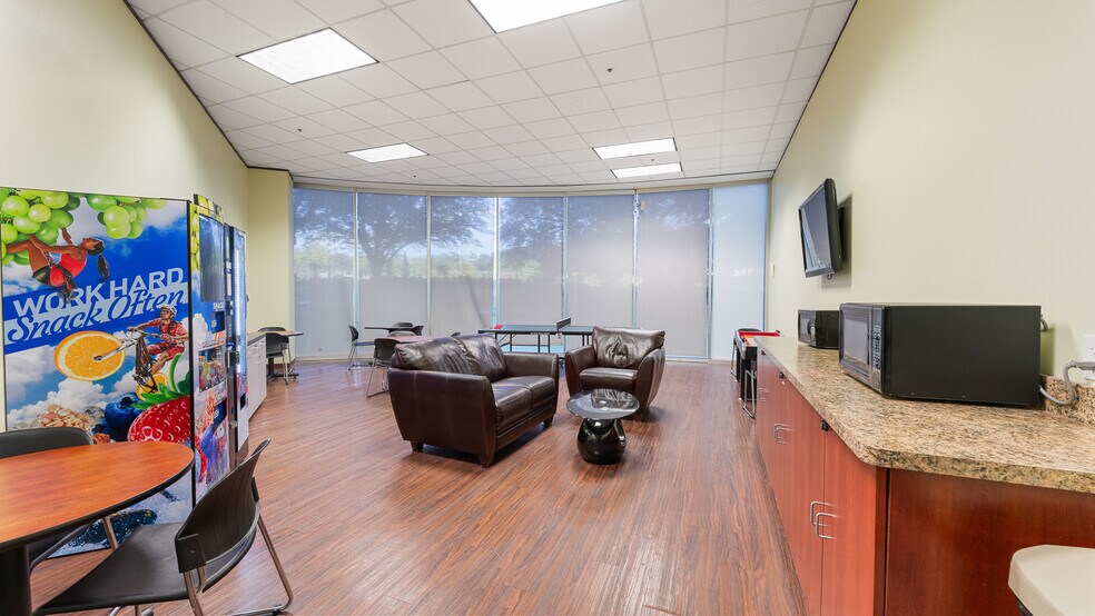 More Photos Of 9101 Lyndon B Johnson Fwy, Dallas Office For Lease