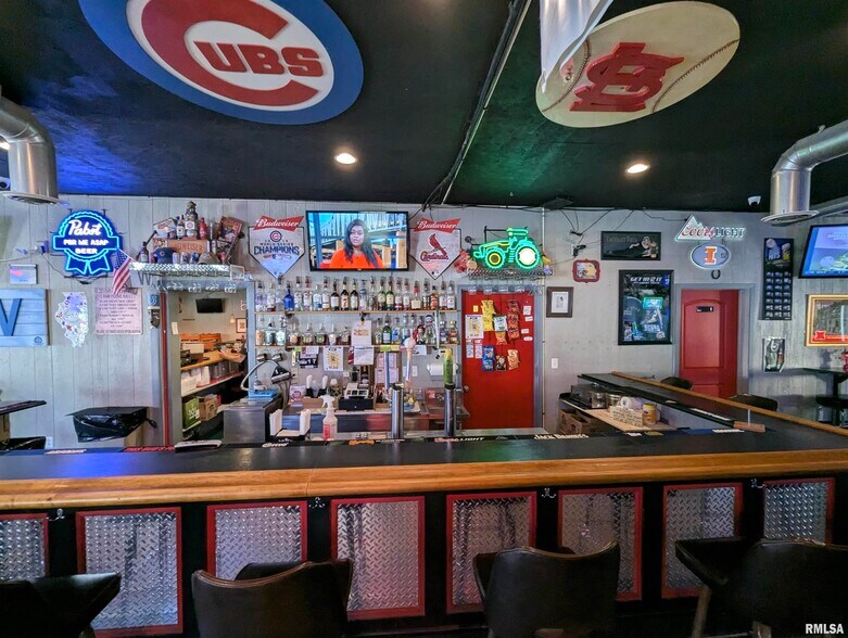 More Photos Of 110 E Knoxville St, Brimfield Restaurant For Sale