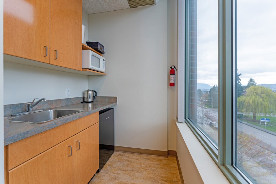 More Photos Of 4885 Kingsway, Burnaby Medical For Lease