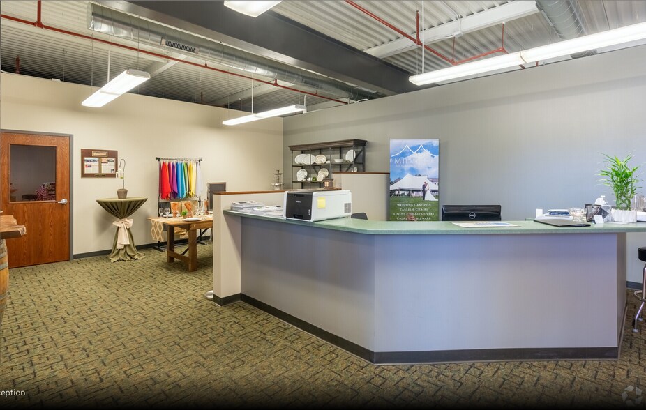 More Photos Of 1288 S 7th St, Dekalb Warehouse For Lease