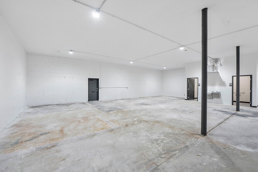 More Photos Of 530 17th St, West Palm Beach Light Distribution For Lease