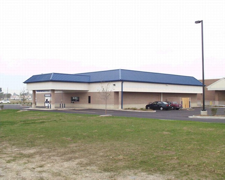 More Photos Of 12514 Reynolds Dr, Fishers Bank For Lease