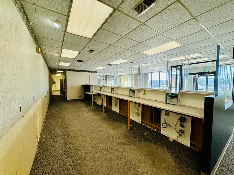 More Photos Of 2165 York Rd, Timonium Bowling Alley For Lease
