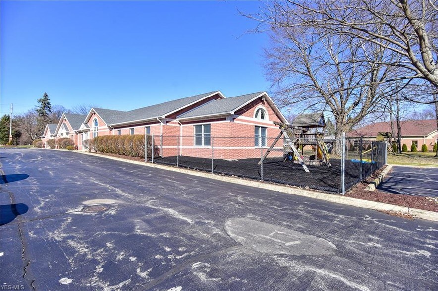 More Photos Of 8790 E Market St, Warren Medical For Sale