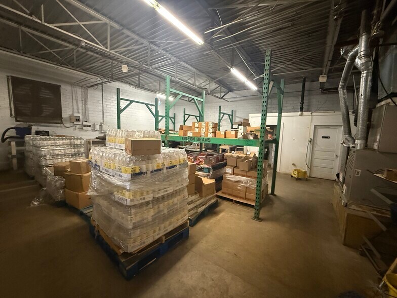 More Photos Of 503 E Oakwood St, Tyler Distribution For Sale
