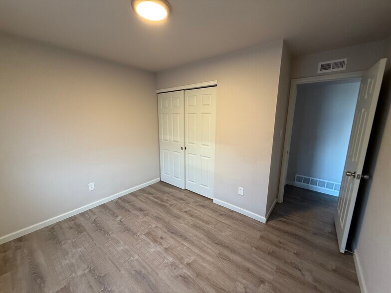 More Photos Of 107 University Dr, Colorado Springs Apartments For Sale