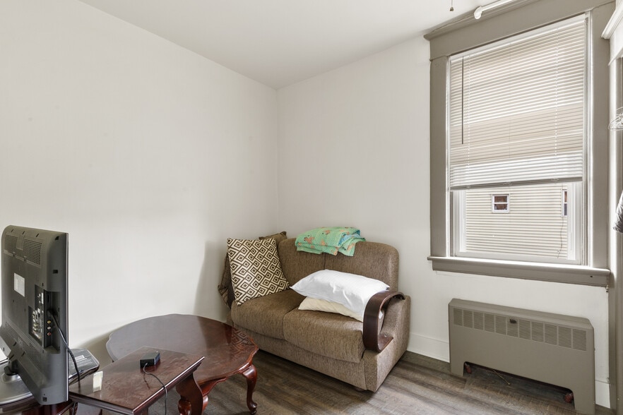 More Photos Of 23 Monroe St, Schenectady Apartments For Sale