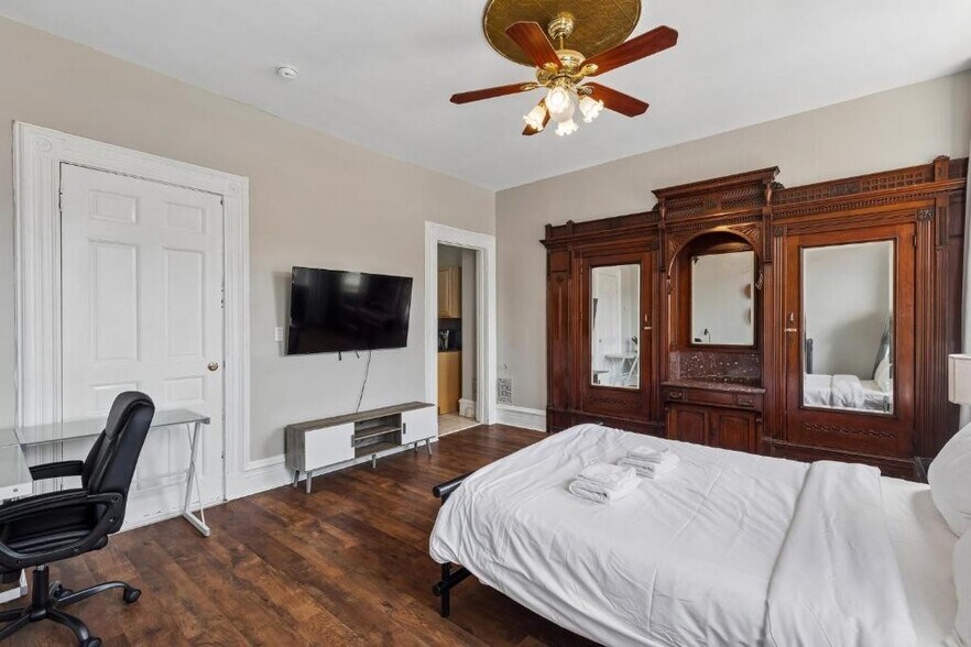 More Photos Of 1611 S Broad St, Philadelphia Specialty For Sale