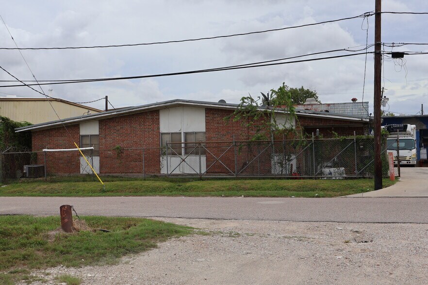 More Photos Of 2818 Fay St, Houston Industrial For Sale