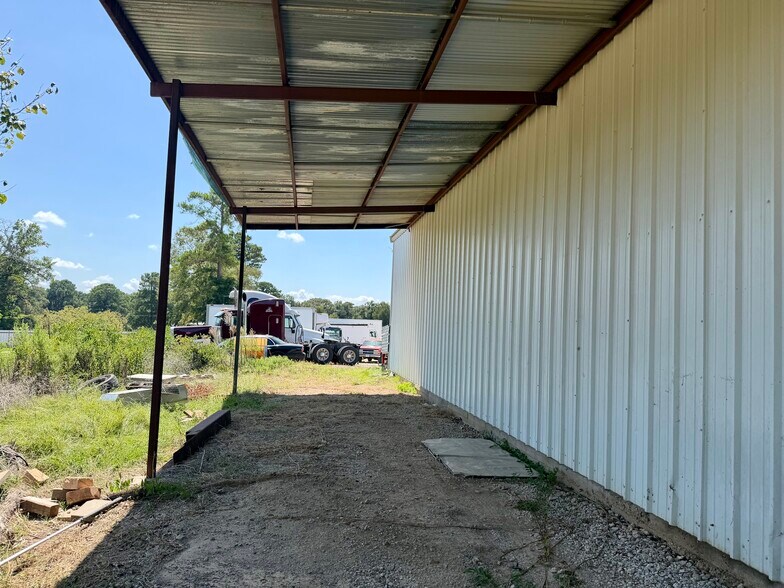More Photos Of 15844 State Highway 31 W, Tyler Service For Sale